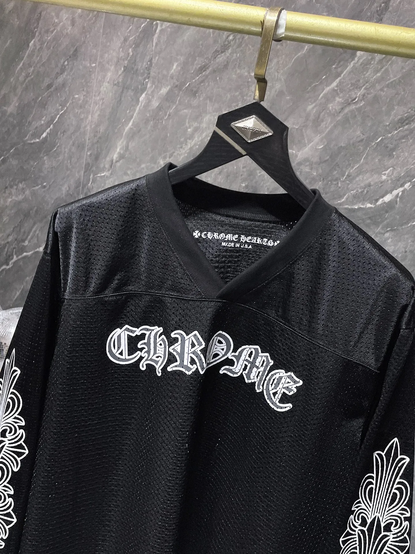 P216 Chrome Hearts 25ss customized version of the high-weight fabric of the jersey. Chrome mattyboy official website limited flower arm ice hockey jersey. Counter synchronization. Re-engraved version 1:1. Recommended color: black, limited blue, limited green. Number of yards: S, M, L, XL.